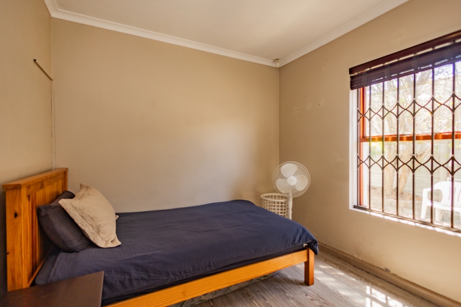 6 Bedroom Property for Sale in Uitzicht Western Cape